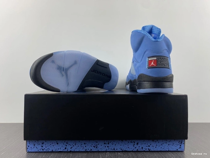 DV1310-401 5 RETRO Air  Jordan  “UNC” 1020